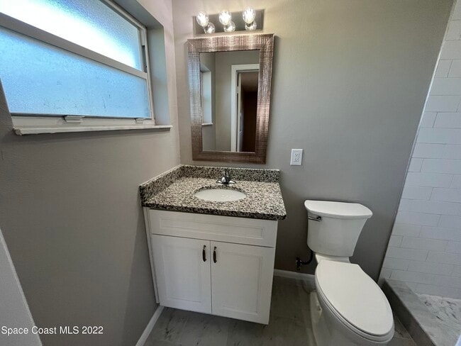 Building Photo - 619 Rosada St