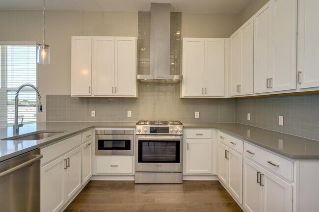 Building Photo - 4325 Jackson Ave