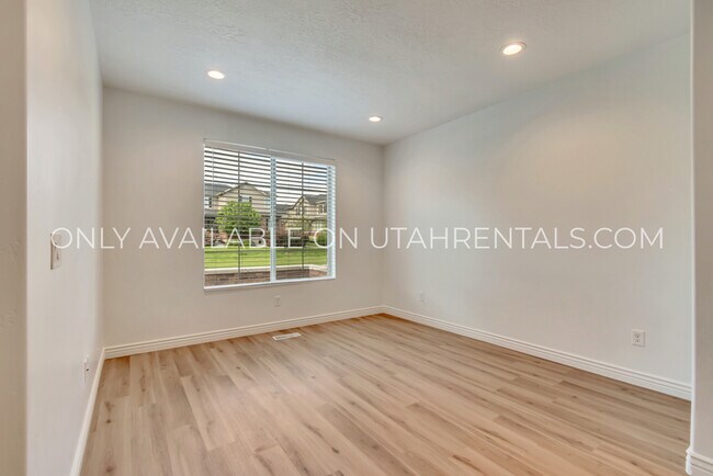 Building Photo - 142 W 3360 N