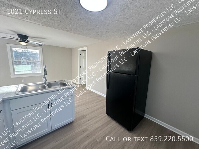 Building Photo - 1021 Cypress St