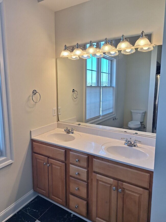 Building Photo - 3 bedroom/2bathroom - Bennington on the Park