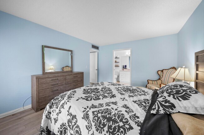 Building Photo - 2671 Boundbrook Blvd