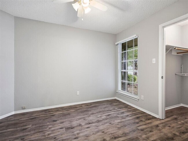 Building Photo - 1411 Hollow Tree Blvd