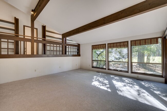 Building Photo - Mid Century Charming Bothell Retreat on 10...