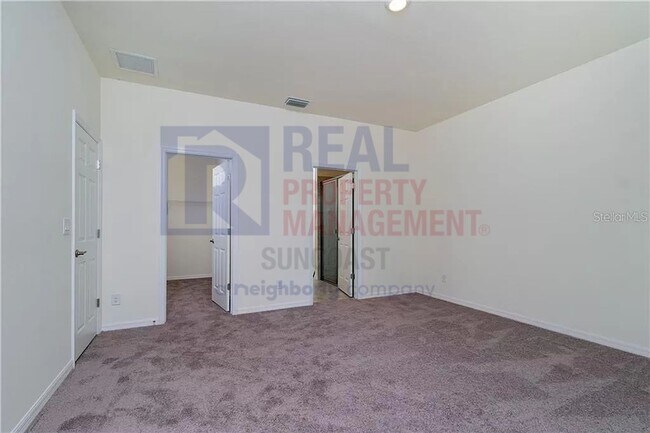 Building Photo - 351 Sweetwater Dr
