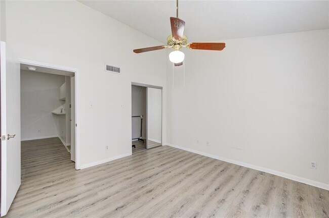 Building Photo - 2121 El Paseo St