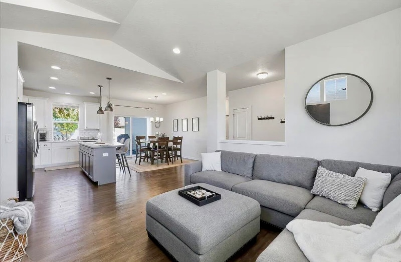 Building Photo - 3041 W Pascal Dr