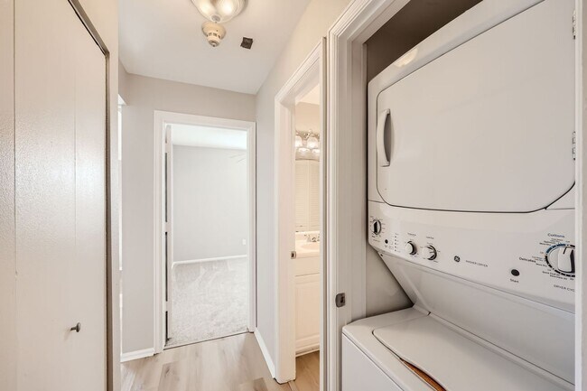 Building Photo - Must see 2 Bedroom 1 Bath in Castle Rock!!!