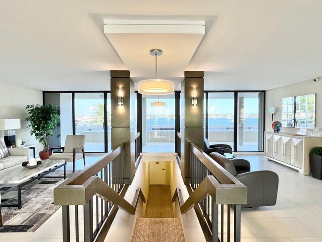 Building Photo - 132 Lakeshore Dr