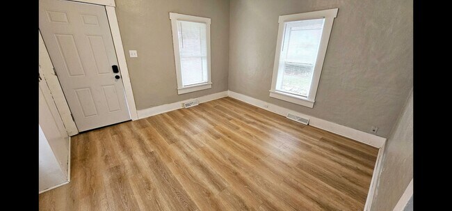 Building Photo - 138 Poplar St