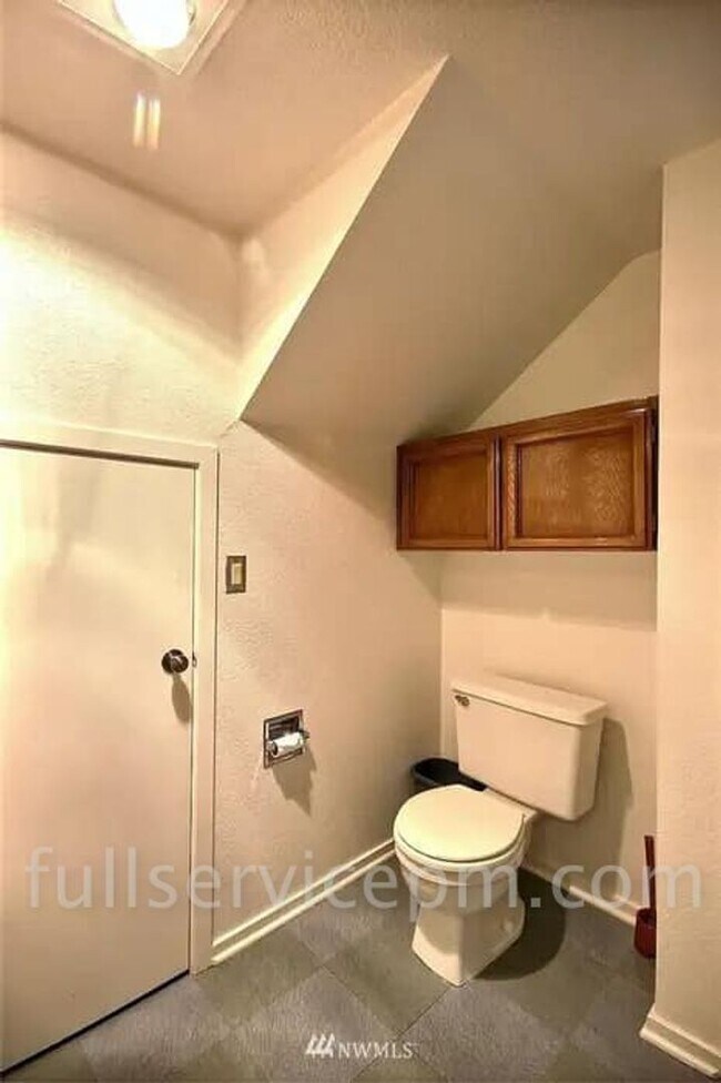 Building Photo - View Townhome Overlooking Genesee Park, Private Patio, Decks & Garage Parking