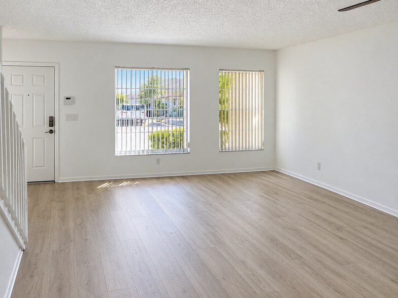 Building Photo - 798 Summit Lake Dr