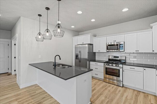 Building Photo - Perfectly designed 5-bedroom, 3-bath single family home