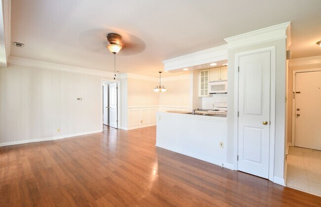 Building Photo - 102 Chesterfield Ln