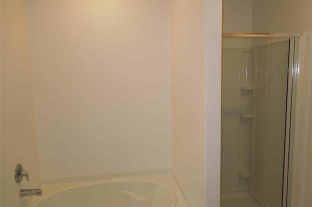 Building Photo - 10470 Sweetwater Creek Dr