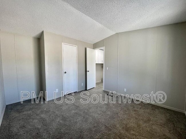 Building Photo - 437 Riverfront Dr