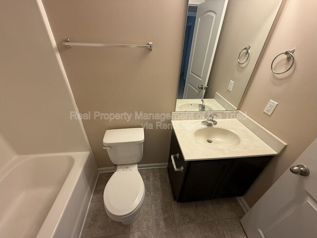 Building Photo - 2003 Chapel Park Ln