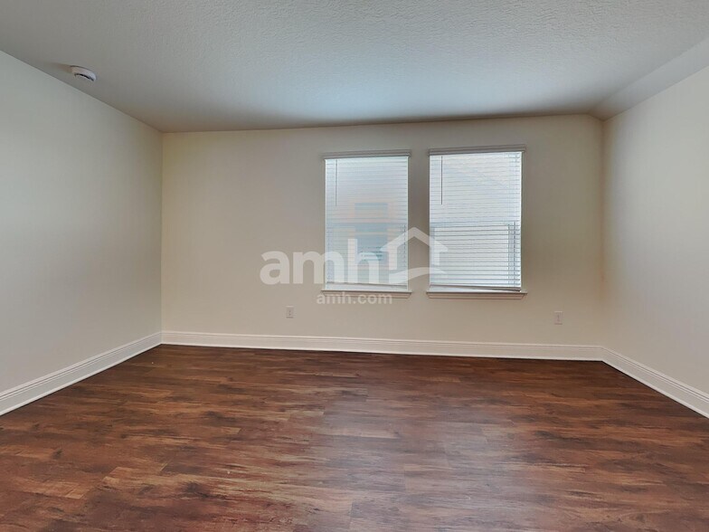 Building Photo - 27550 St Andrews Ave