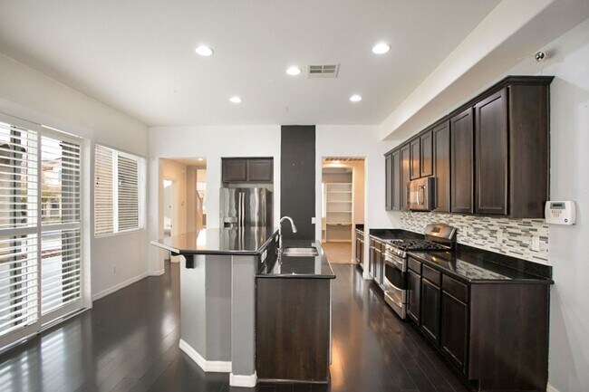 Building Photo - 3 Story Home With Large Loft IN Providence