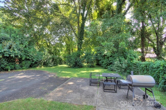 Building Photo - 629 Grandin Rd