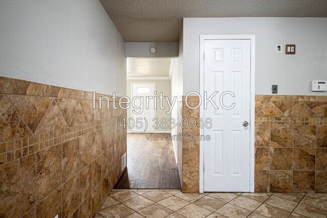 Building Photo - 4101 SE 45th St