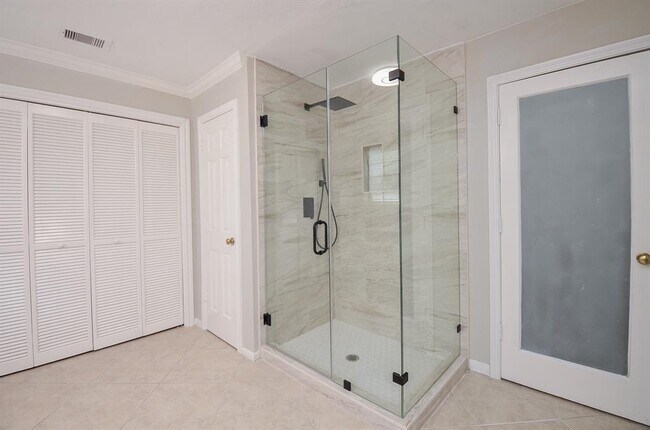 Building Photo - 5630 Fairdale Ln