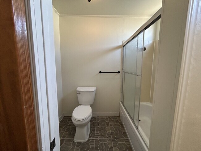 Building Photo - Refreshed 4bed 2bath in Roseville