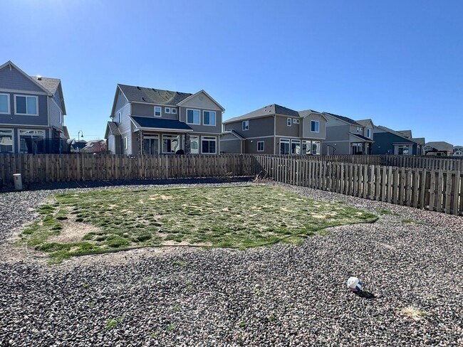 Building Photo - Beautifully Maintained 3 Bed/2.5 Bath Home...