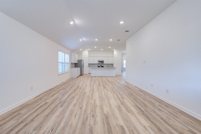 Building Photo - 3330 Meadknoll Ln