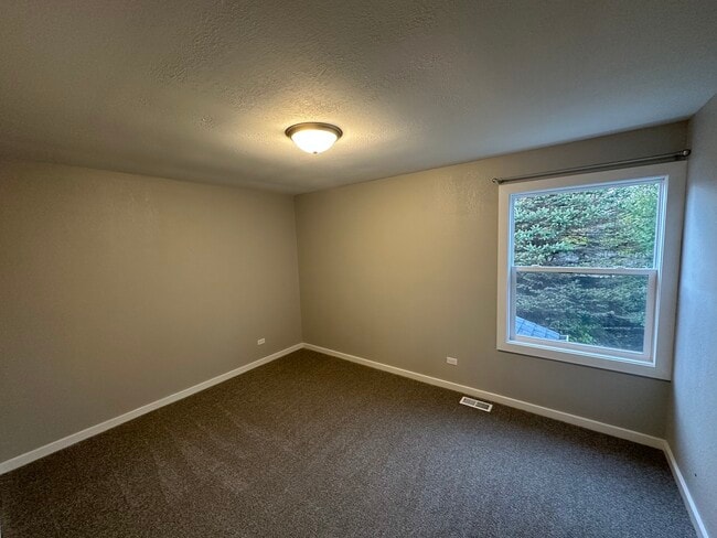 Building Photo - 1301 Lizabeth Ln