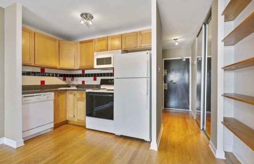 Building Photo - 607 W Wrightwood Ave