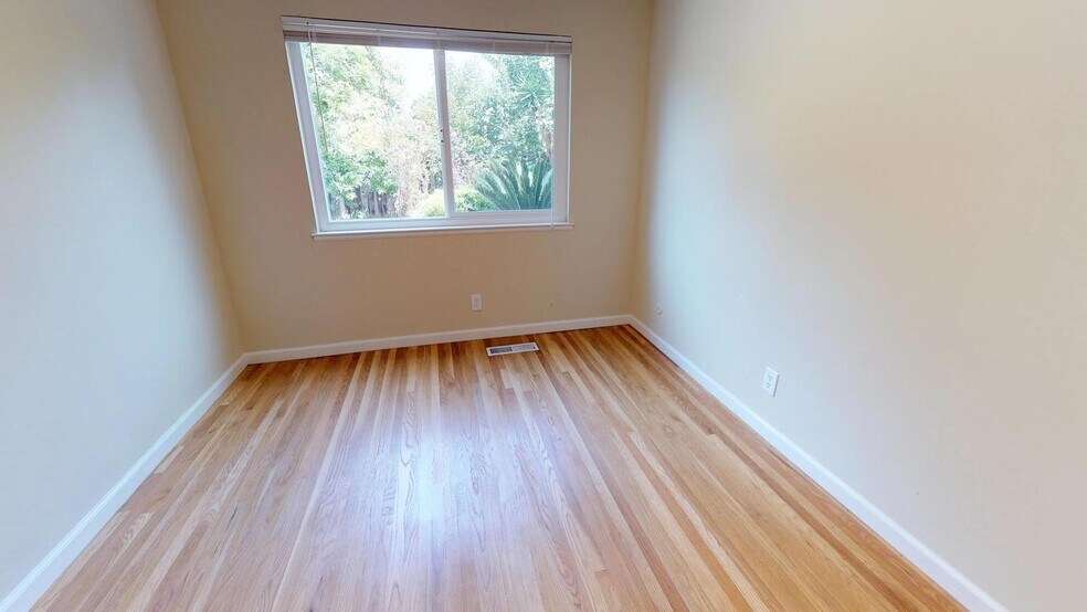 Building Photo - 430 Palo Verde Dr