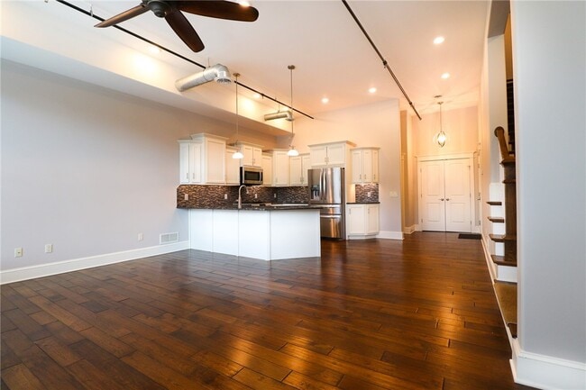 Building Photo - 64 E Market St