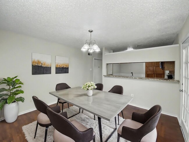 Building Photo - Spacious, Updated Townhome in Garland