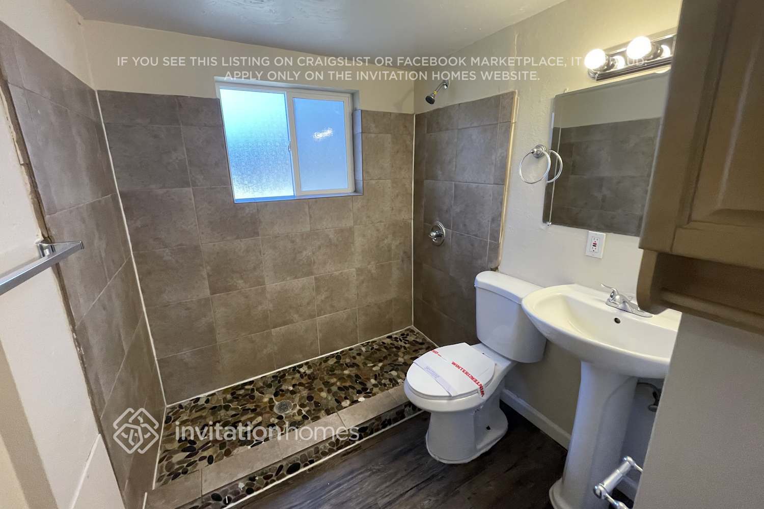 Building Photo - 432 S Victor Way