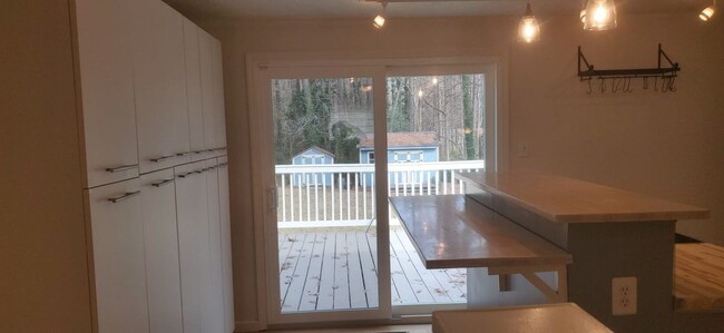 Building Photo - 3296 Sunderland Dr SW