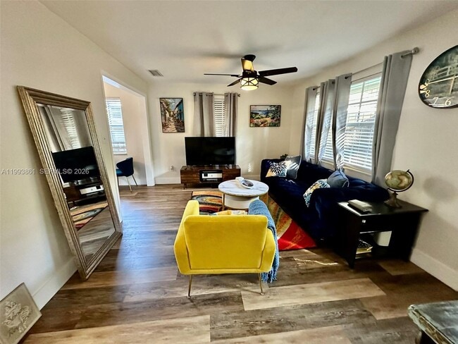 Building Photo - 1710 NE 5th Ct