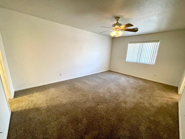 Building Photo - Cute 3 Bedroom Home in Center of Kingman- Available Now!