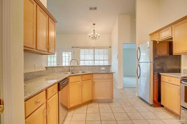 Building Photo - 3012 Classic Dr