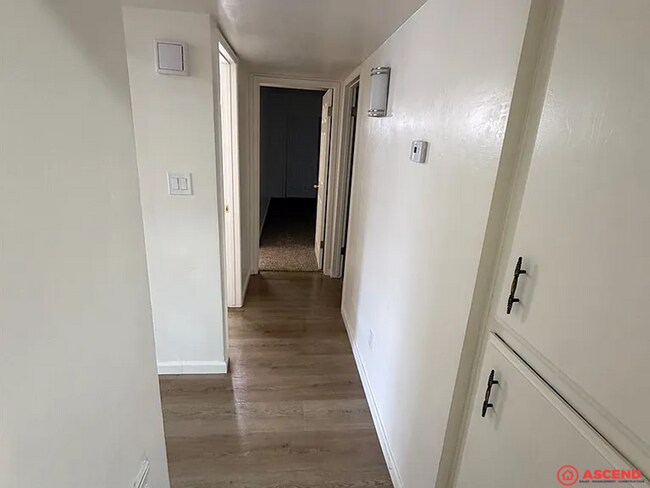 Building Photo - Fantastic 3BD/2BA Home in Bakersfield's 93309 — Garage, Gardener Included!