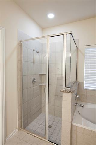 Building Photo - 5601 Fremont Dr
