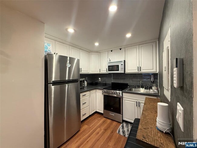 Building Photo - 42 Willow Wood Ct