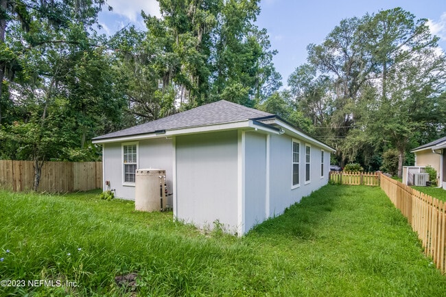 Building Photo - 10715 Ogalla Ave