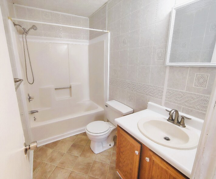 Building Photo - 16 Duiguid Dr