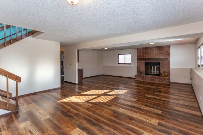 Building Photo - 7673 Safari Cir