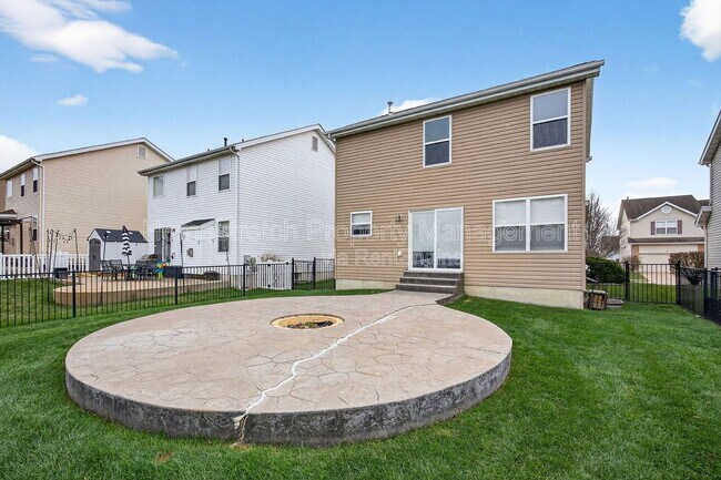 Building Photo - 425 Spring Trce