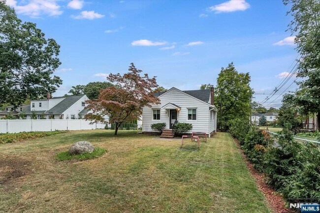 Building Photo - 354 Plaza