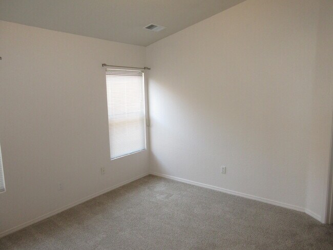 Building Photo - 6501 San Antonio Dr NE