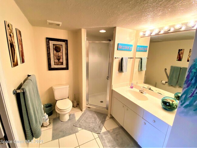 Building Photo - 603 Shorewood Dr