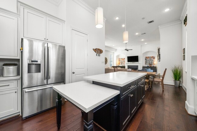 Building Photo - 816 Ennis St